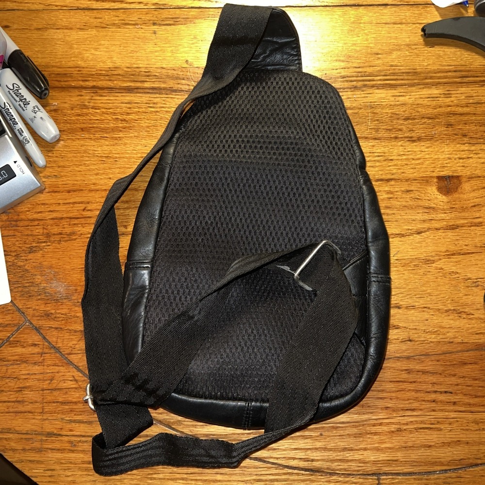 Montauk leather club men's crossbody bag black P03 - Picture 2 of 6